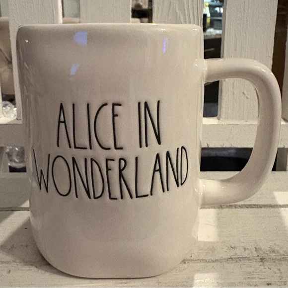 Rae Dunn/Disney Alice in Wonderland Mug with Black Tag - Picture 1 of 4